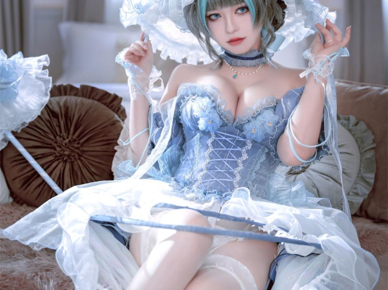 半半子碧蓝航线柴郡礼服66p_被旗袍勾勒出摇曳的身段，宛如盛开在冬季的牡丹~圣洁优雅