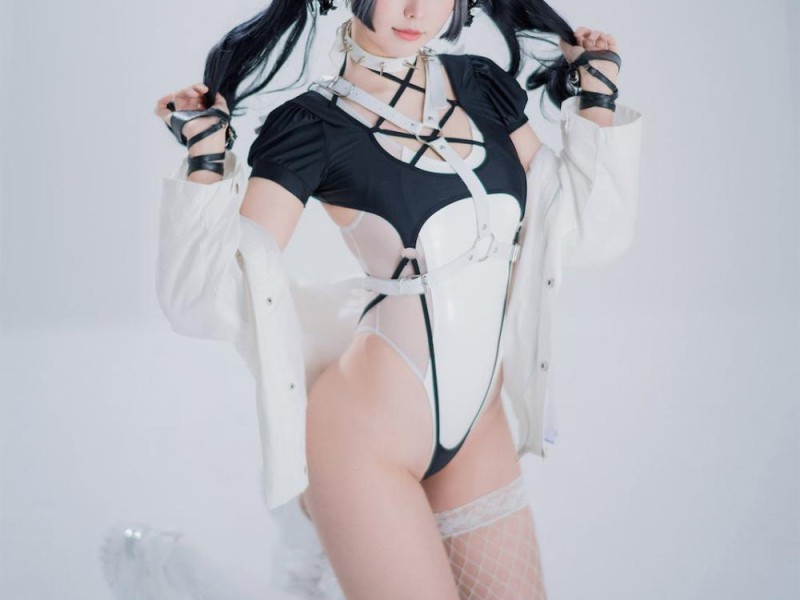 ElyEE子赛博朋克女孩Blanche 42p