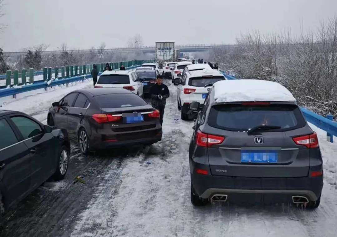 暴雪致高速瘫痪车主被困十小时 暴雪为交通带来哪些隐患 第3张 暴雪致高速瘫痪车主被困十小时 暴雪为交通带来哪些隐患 第3张